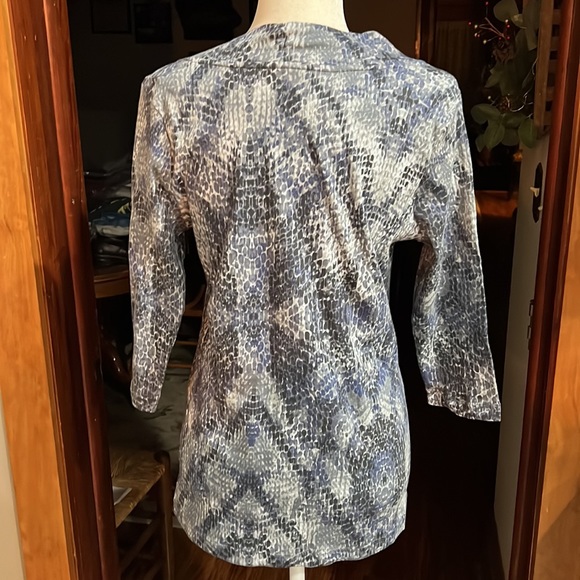 Gray and Blue Reptile Print Top Sz PXL - Picture 2 of 5